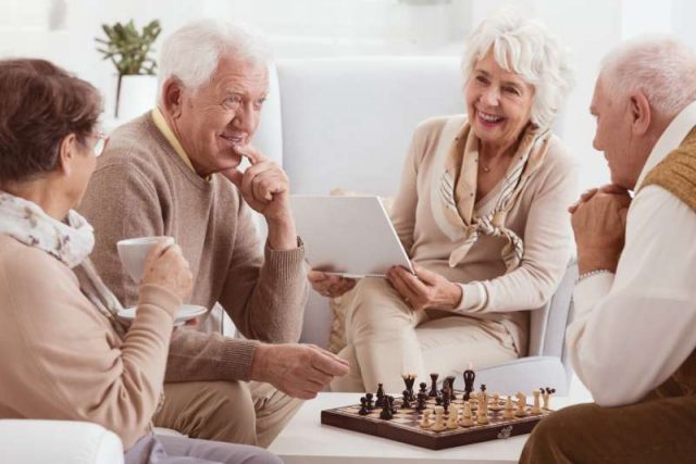 Beyond the pleasure of the game, chess creates social ties, maintains the joy of living, and strengthens self-esteem. They constitute an effective tool for the prevention of Alzheimer's disease.