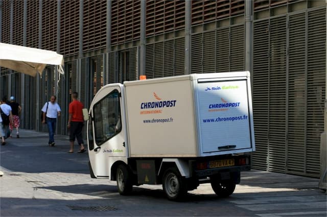 Two Chronopost delivery men suspected of stealing a million euros in mobile phones