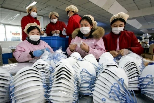In a Chinese factory manufacturing protective masks in Handan (north), January 22, 2020. 
