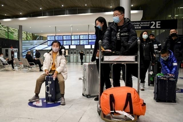 Passengers from China arrive at Roissy-Charles de Gaulle airport on January 26, 2020