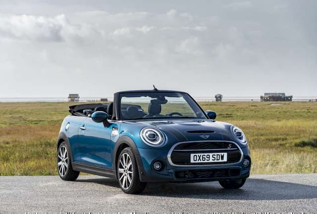 The name Sidewalk appeared for the first time on the first generation of MINI Cabrio and quickly rose to the rank of cult model