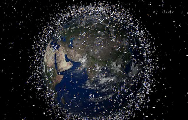 Batteries on US four-ton satellite threaten to explode