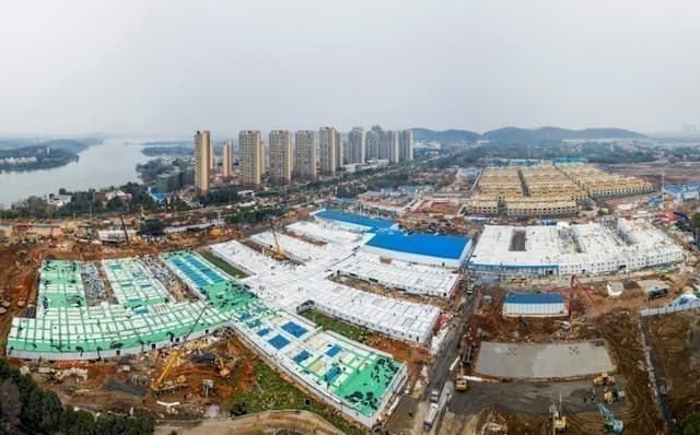 Aerial photo taken on February 2, 2020 of the new hospital built in ten days in Wuhan. (© AFP / STR. Aerial photo taken on February 2, 2020 of the new hospital built in ten days in Wuhan)