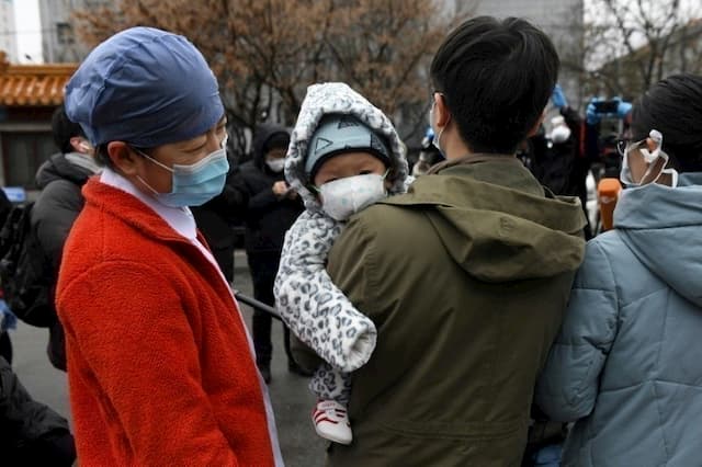 A family infected with the coronavirus leaves hospital in Beijing after their recovery on February 14, 2020.