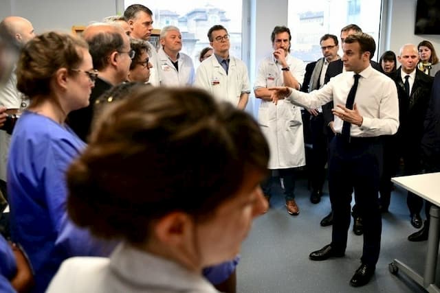 Coronavirus: "we have before us an epidemic that is coming", according to Emmanuel Macron