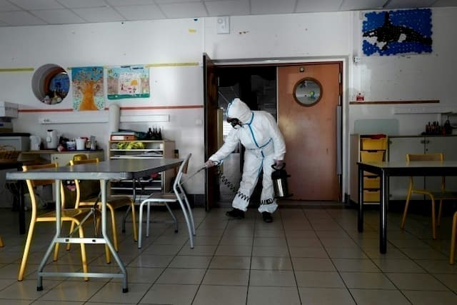 Disinfection of a classroom in Cannes, April 10, 2020.
