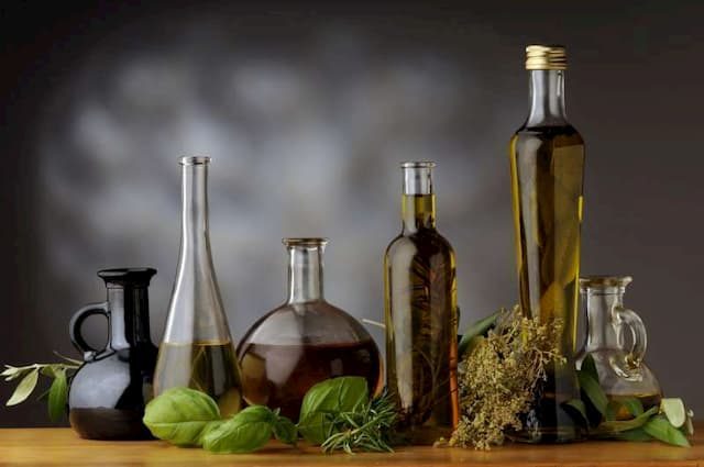 Oils and vinegar allow you to vary the flavors of your dishes