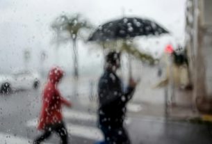 The Gironde and the Landes were placed in red alert Sunday by Meteo France because of heavy rains expected overnight as well as part of the day Monday.