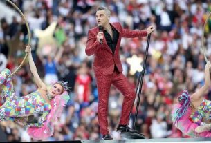 Singer Robbie Williams will sing with Take That