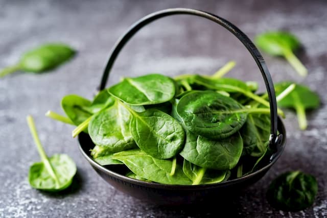The ideal: eat your spinach as soon as you get home ... They don't keep for a long time in the fridge.