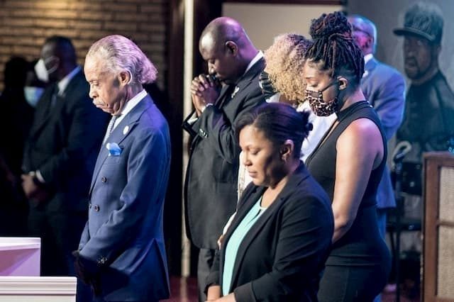 Reverend Al Sharpton (l) at the ceremony honoring George Floyd on June 4, 2020 in Minneapolis. 