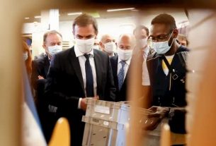 Minister of Health Oliver Véran recommends wearing mask outdoors