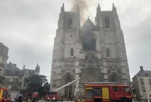 Fire in progress at Saint-Pierre cathedral in Nantes, sixty firefighters on site