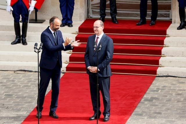 Former Prime Minister Edouard Philippe applauds his successor Jean Castex, in the courtyard of the Hotel Matignon, on July 3, 2020.