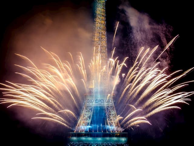 The fireworks of July 14 will be prohibited to the public, announced the prefecture of police and the town hall of Paris, Wednesday July 8, 2020.