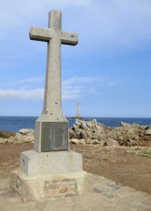 Opposite the lighthouse, the Croix du Cap de la Hague, in memory of the shipwreck of the Vendémiaire. 