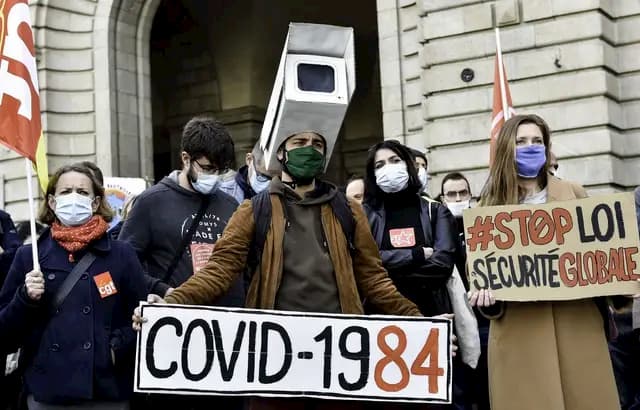 Demonstrators gathered in Rennes on Tuesday, November 17, to protest against the proposed law on comprehensive security.
