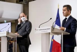 Jean Castex and Gérald Darmanin on December 10, 2020 during the press conference on the deconfinement strategy.