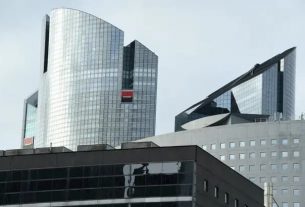 The headquarters of Société Générale in La Défense.