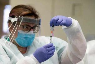 A nurse prepares a Moderna vaccine against coronavirus