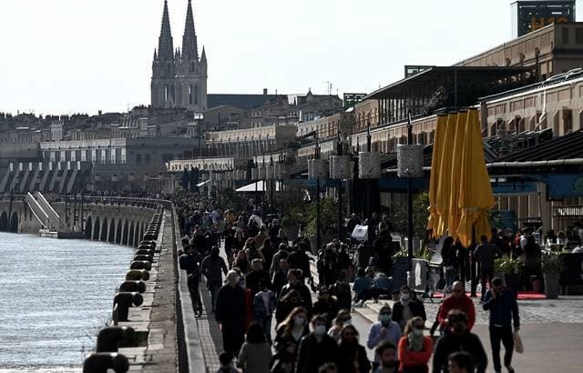 The Bordeaux quays were very popular with the return of the sun last weekend.
