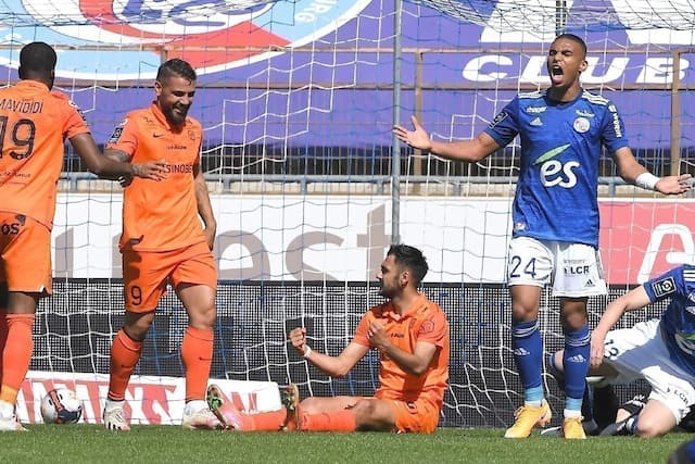 The joy of the strikers from Strasbourg, the Algerian Andy Delort (l) and the French Gaëtan Laborde, after a goal scored against Strasbourg, during their L1 match, on May 9, 2021 at the La Meinau stadium.
