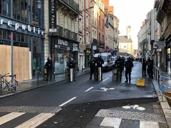 Police evacute cinema in Rennes