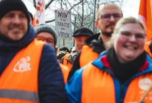 The unions have asked Tuesday evening to be "received urgently" by Emmanuel Macron "so that he withdraws his reform" from pensions