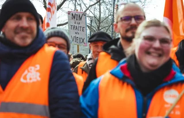 The unions have asked Tuesday evening to be "received urgently" by Emmanuel Macron "so that he withdraws his reform" from pensions