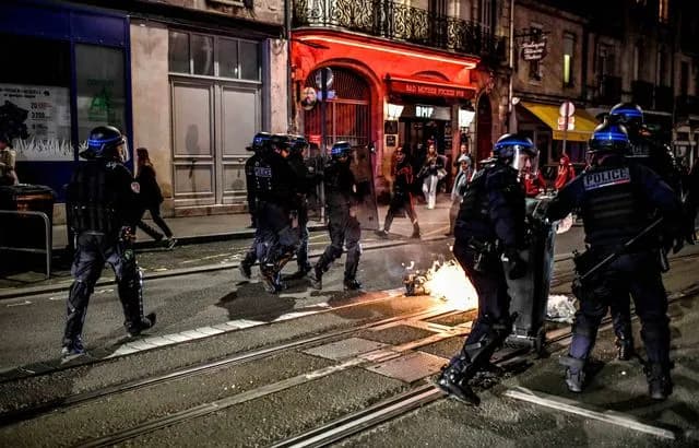 287 arrests in France during Monday's demonstrations, including 234 in Paris over Pension Reform