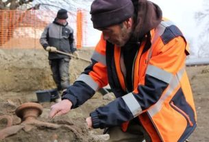 In Rennes, A 2,000-year-old archaeological treasure was hidden under the courtyard of this former college