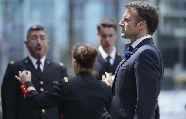 the very locked visit of Emmanuel Macron to Lyon
