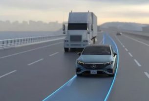 Mercedes improves autonomous driving with automatic lane change