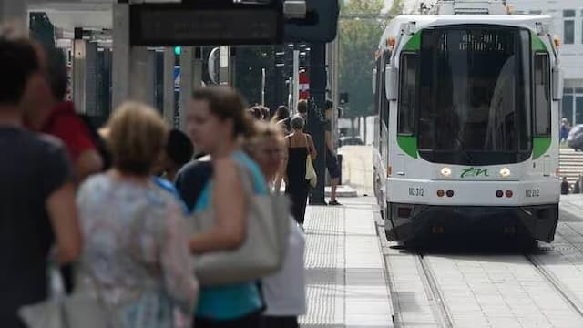 In Nantes, the driver of a tram sprayed with tear gas