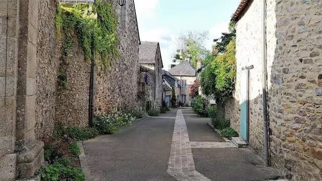 The city is also its streets, its alleys, its courtyards, its facades, its cobblestones which make it one of the most beautiful villages in France