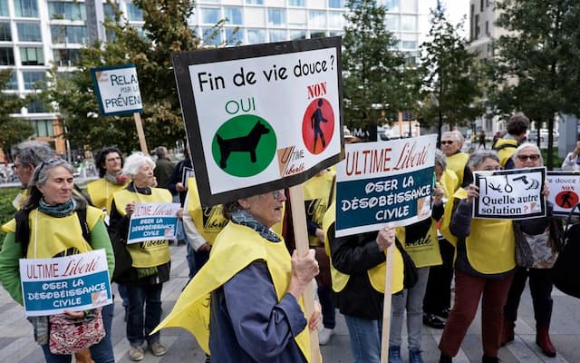 Social Assisted Suicide at the Heart of the Trial in Paris of Assisted Dying Activists