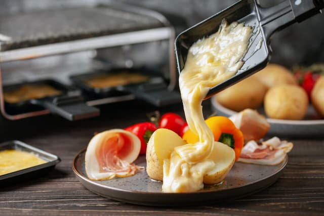 Leclerc, Super U… Raclette Cheese Contaminated with Listeria Recalled Massively Throughout France