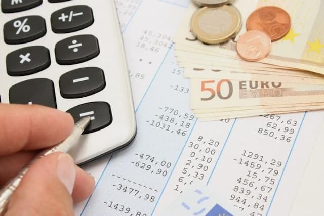 SMIC in France 2025: Minimum Wage vs Average Salary Explained 1 SMIC in France 2025: Minimum Wage vs Average Salary Explained