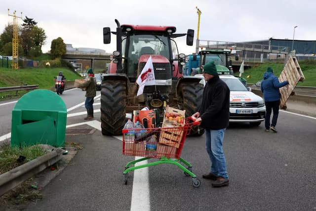 EU Commission Endorses Mercosur Deal Despite French Reservations 2 French farmers protest against the Mercosur trade agreement
