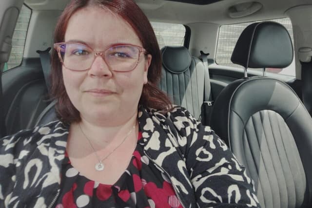 Retraining: Laëtitia will Open a Cat Boarding House in Villepôt