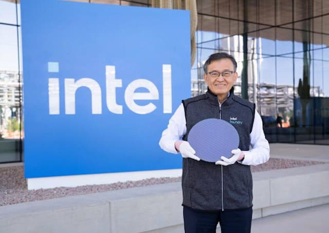 Apple Partners with Intel for M-Series Chips in 2027: Game-Changing Tech Reunion