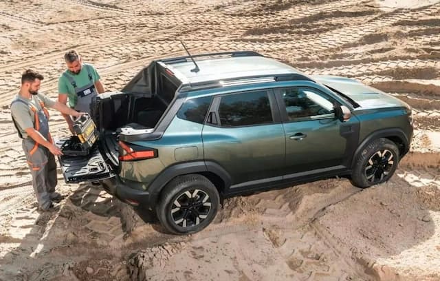 Dacia Releases a Duster Pick-Up for Artisans