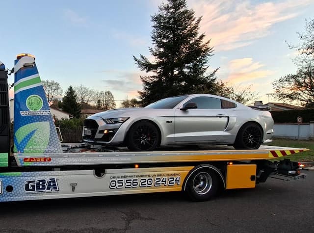 A Ford Mustang Speeding at 158 km/h on a Main Road in Gironde