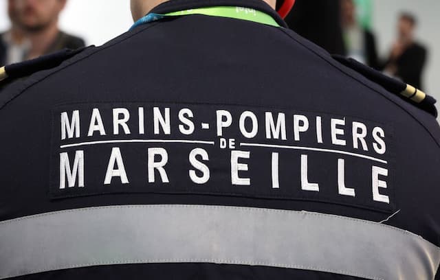 Marseille: A Teenager Dies after Getting out of his Bath, Electrocuted While Charging his Mobile Phone