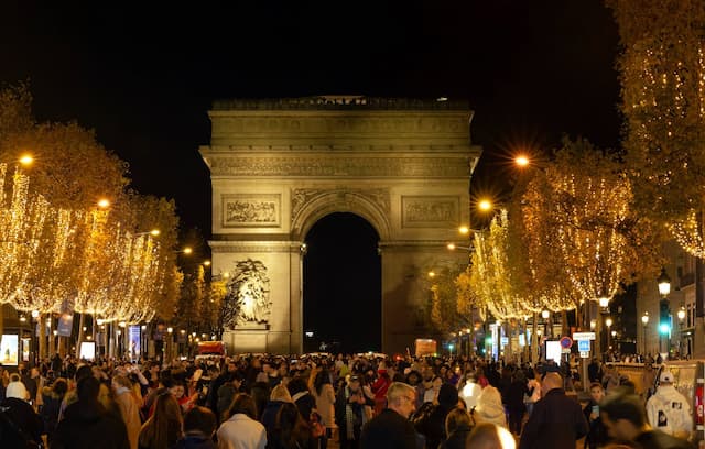 Paris: The Name of the Star who will Launch the Christmas Lights on the Champs-Élysées revealed