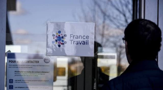France Sees Unemployment Rise by 2% in October 2025 Amid Statistical Changes