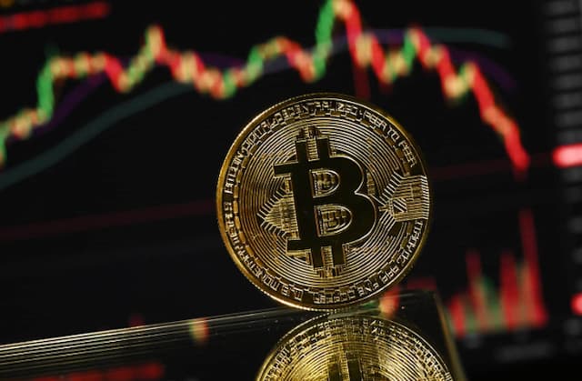 Bitcoin hits $93,000 — but is the recovery real or risky?
