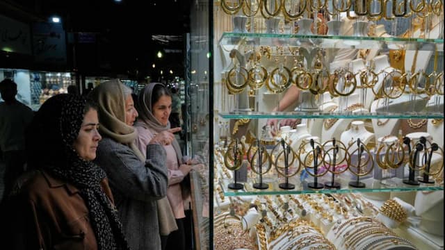 Iranians Rush to Gold and Crypto: Rial Hits Record Low Amid Sanctions Crisis