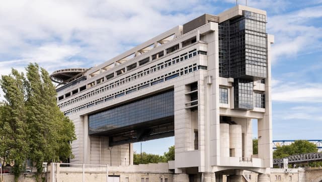 Terra Nova Calls for Major Tax Hike to Tackle France’s Soaring Debt