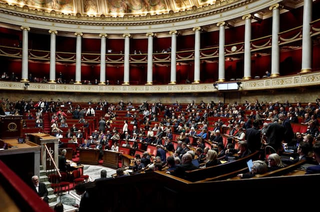 France’s Parliament Approves 3% Rise in Health Spending After Tight Vote